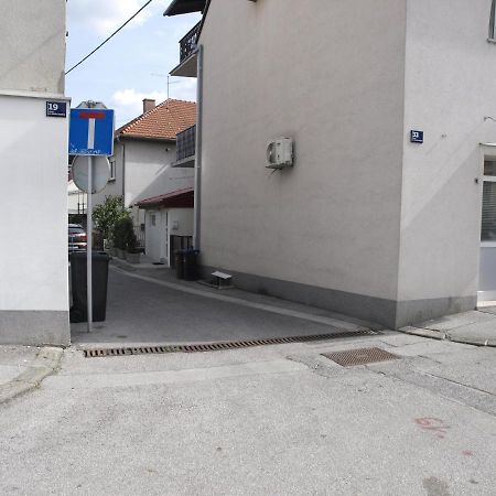 Cozy Studio Apartment Tian In Zagreb Exteriör bild