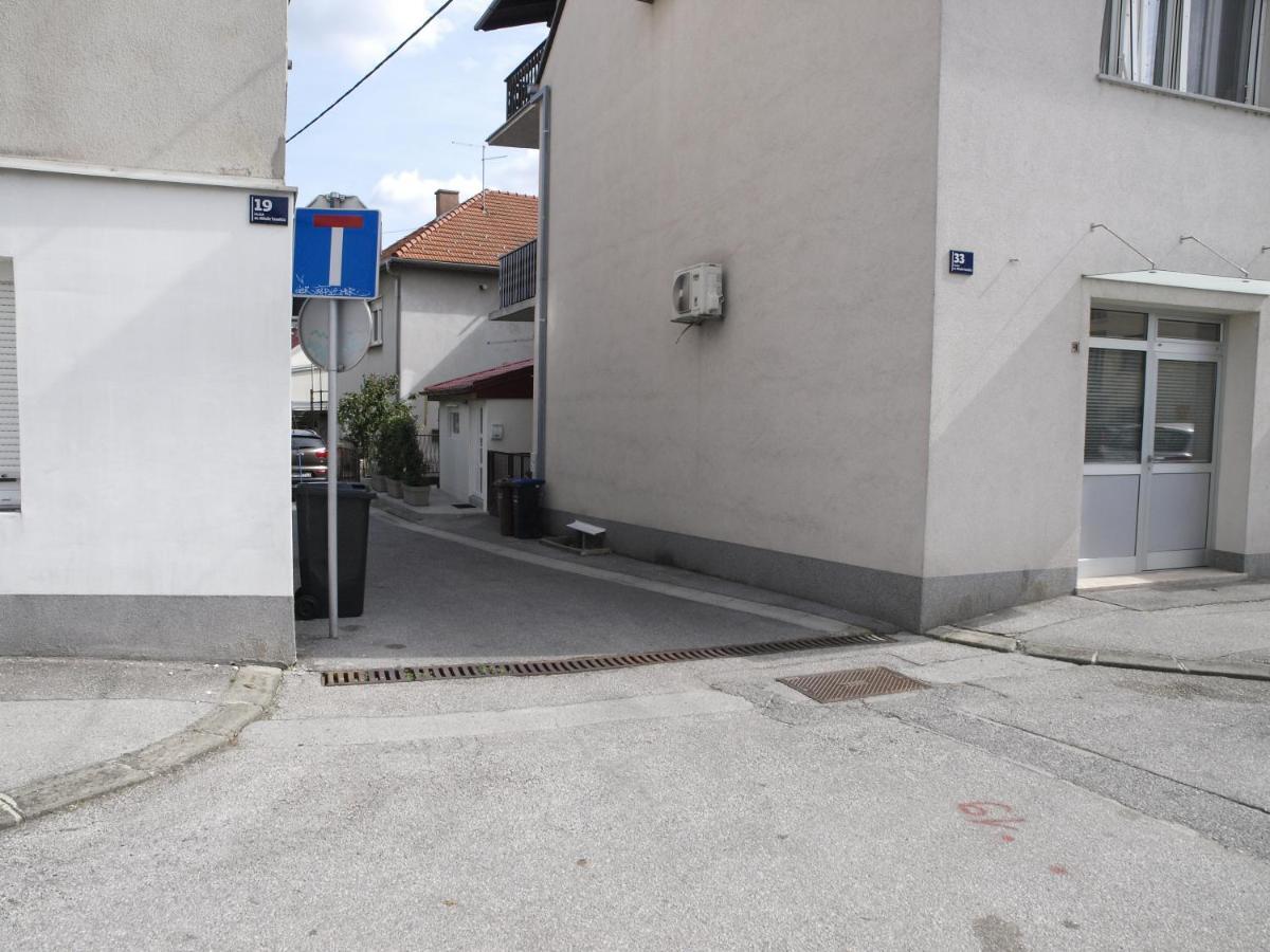 Cozy Studio Apartment Tian In Zagreb Exteriör bild